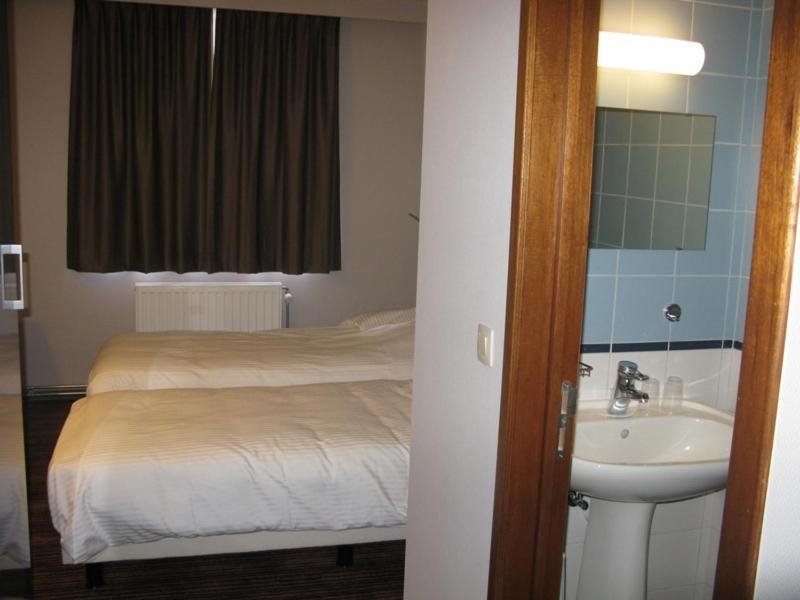 Hotel Les 100 Ciels Saint-Hubert Habitación foto